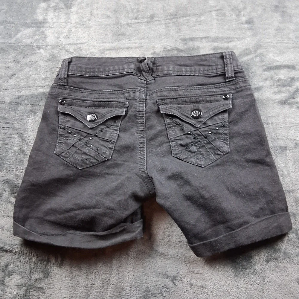 No Boundaries Denim‎ Shorts Womens 7 Black Embroidered Beaded Back Pocket Cuffed